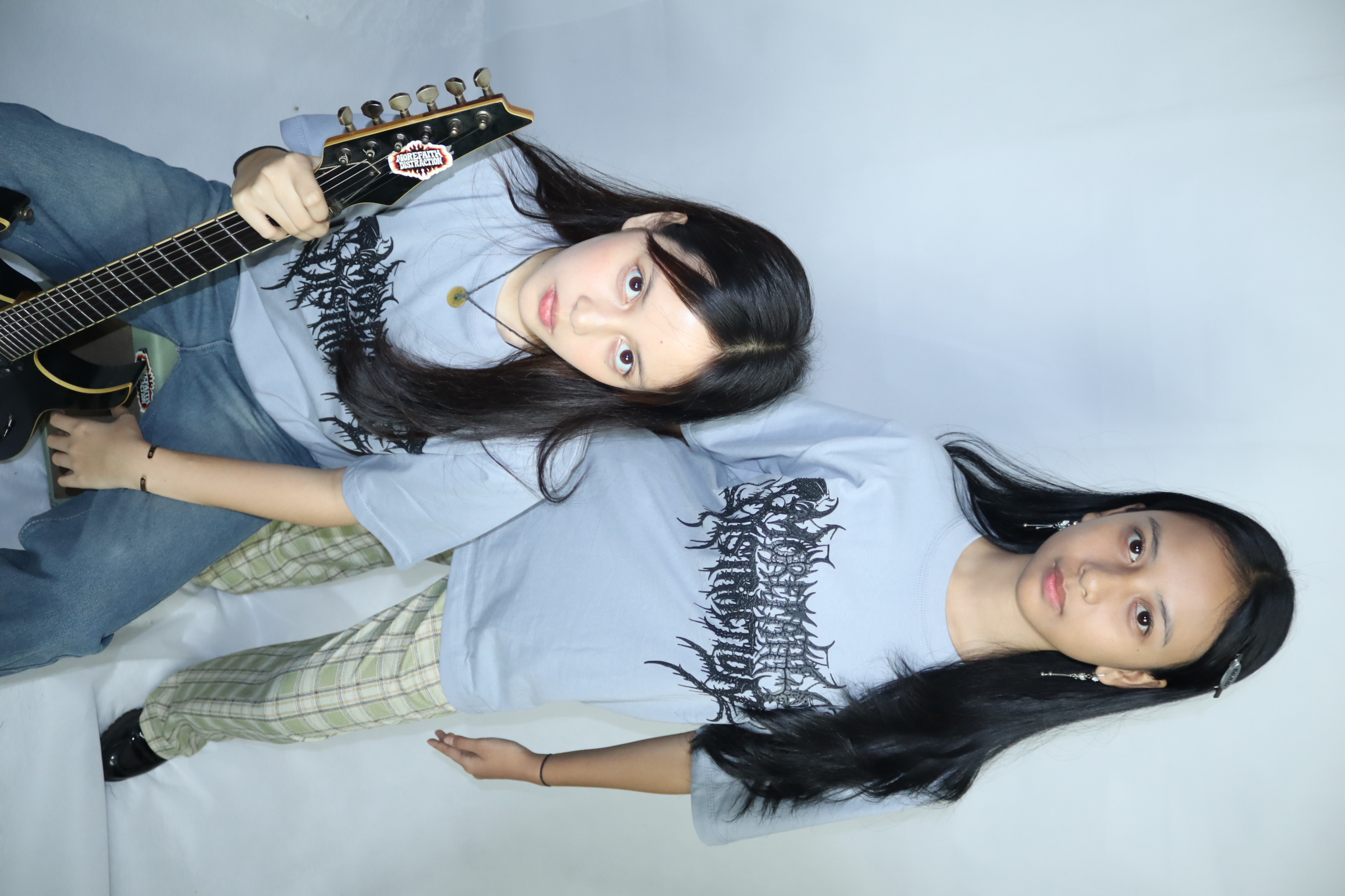 T-SHIRT MOREFAITH DISTRACTION - MISTY / ATASAN / KAOS UNISEX / 24s